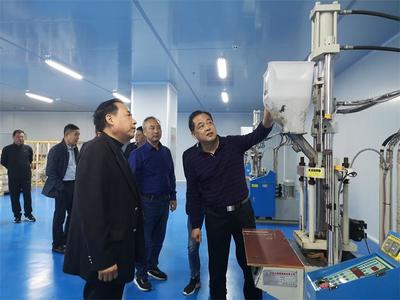 萬瑞健在深入新材料光電產業園調研時強調:凝心聚力大干四季度 奮力沖刺全年總目標